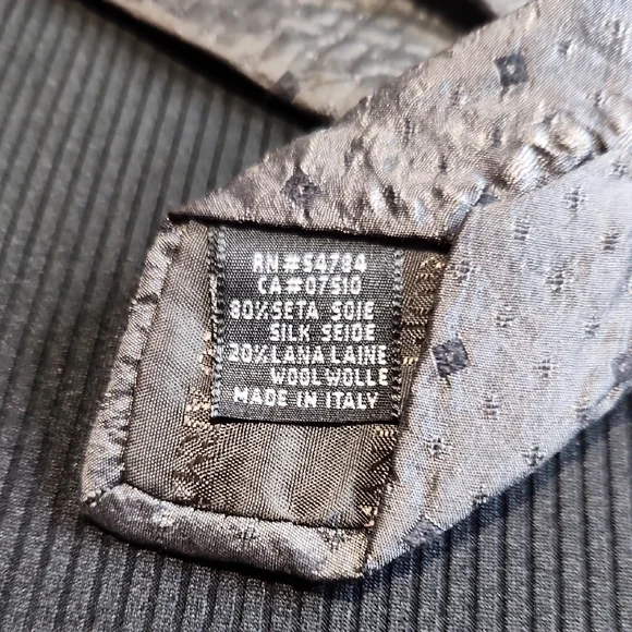 Giorgio Armani Gray Silk Tie Sophisticated Accessory